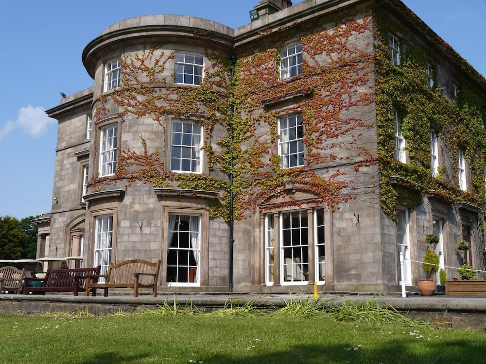 Shaw Hill Golf Resort & Spa Hotel 3/50