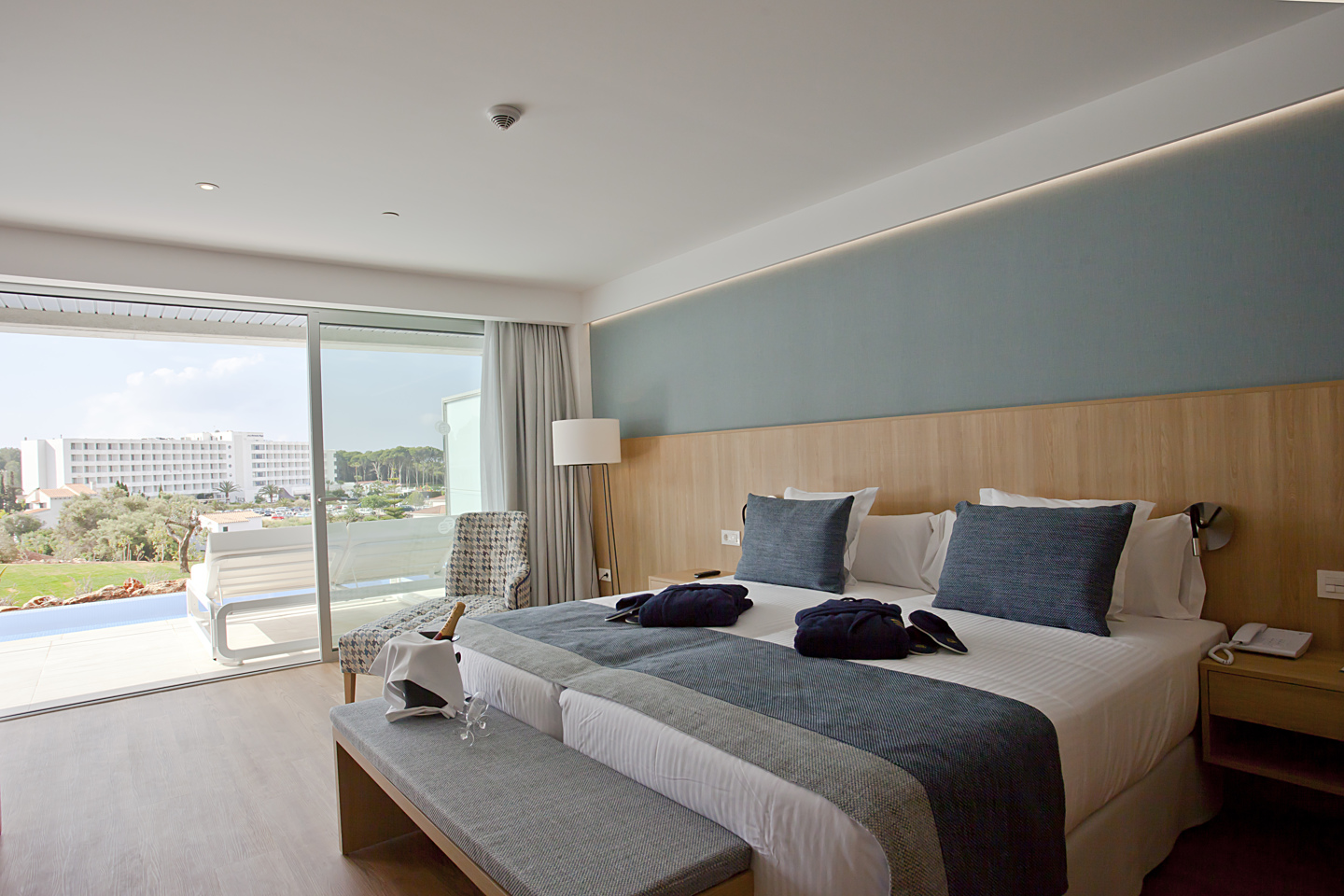 Swim Up, Suite