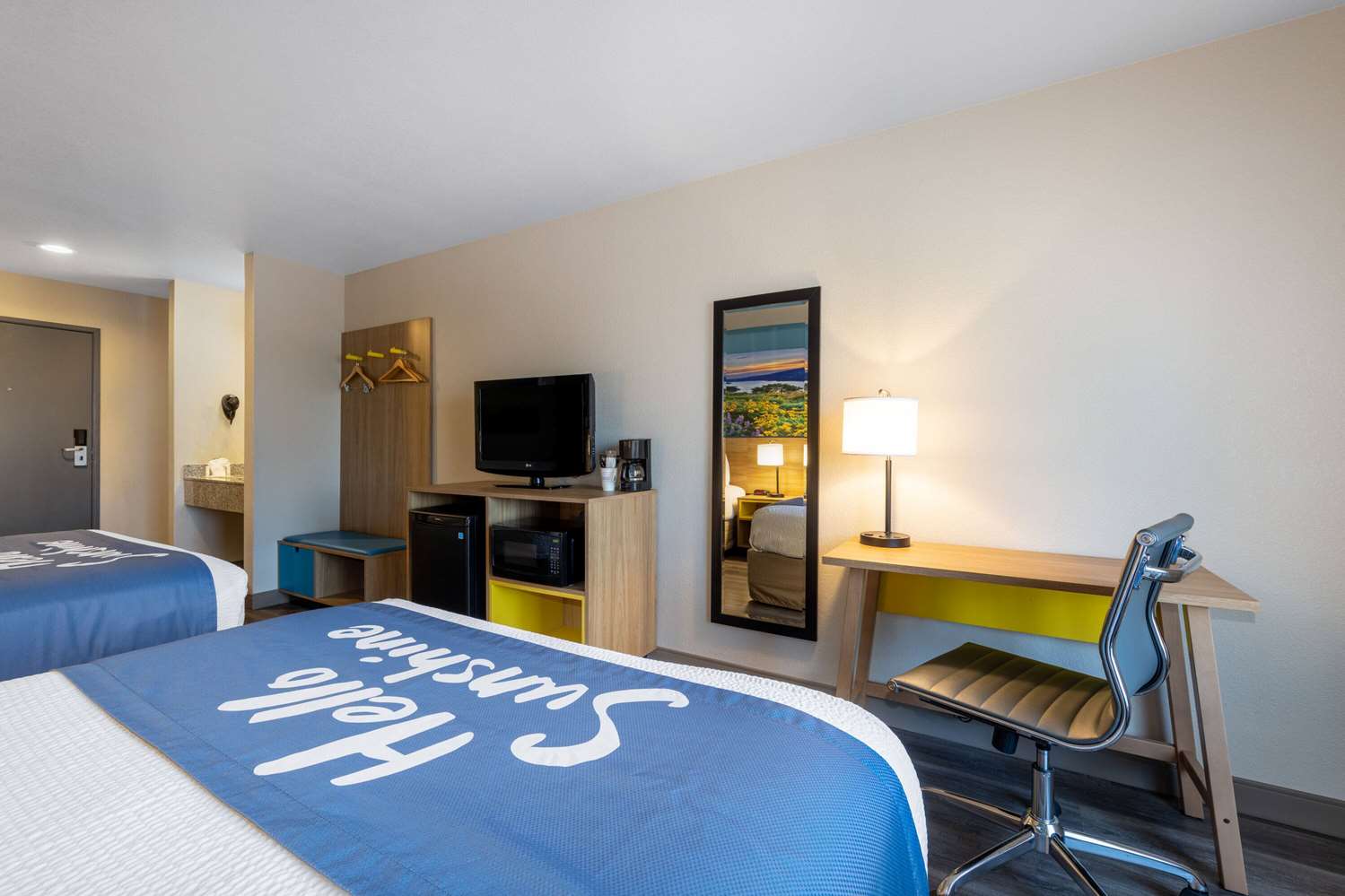 Days Inn by Wyndham Lathrop 15/37