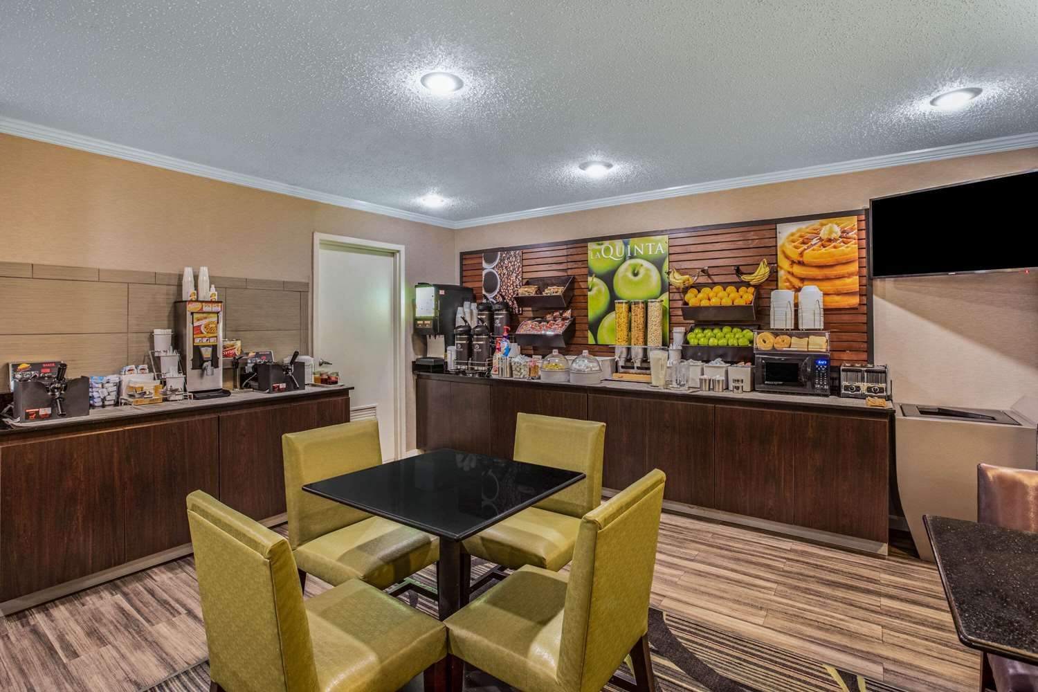 La Quinta Inn & Suites by Wyndham N Little Rock-McCain Mall 45/63