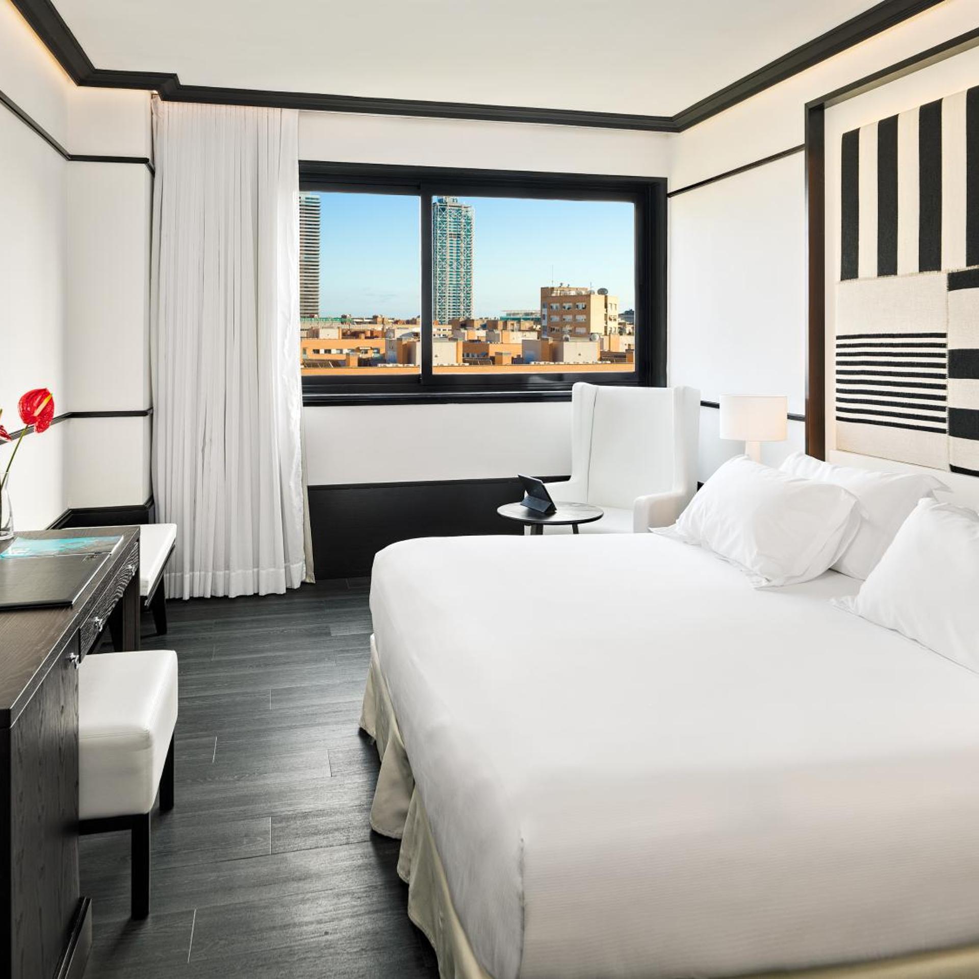 Classic, Double Bed, City View