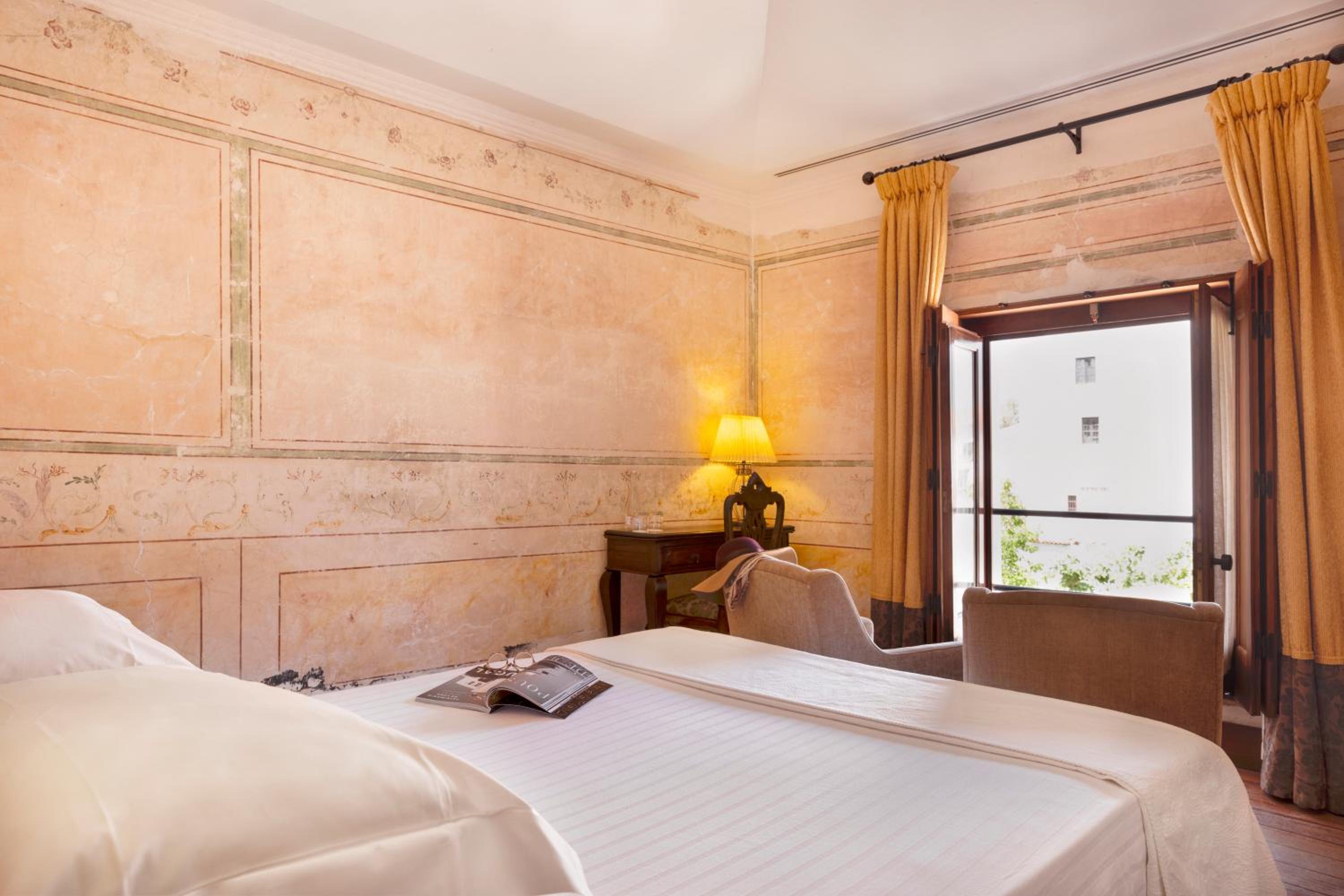 Room, Double or Twin Bed
