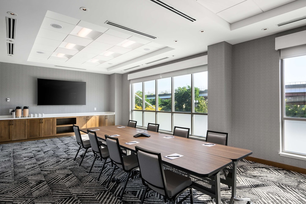 Hyatt Place Albany 25/29