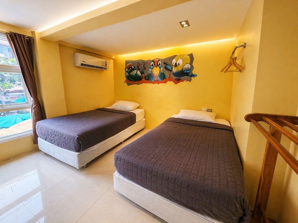 Deluxe, Twin Beds