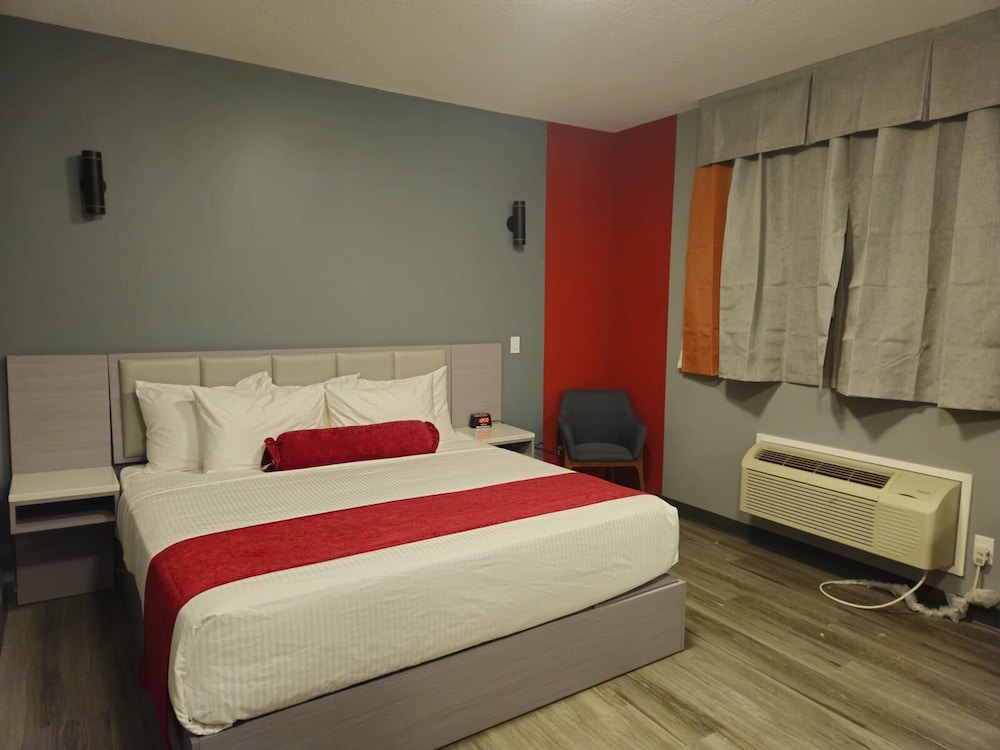 Ramada by Wyndham West Edmonton Hotel & Suites 25/45