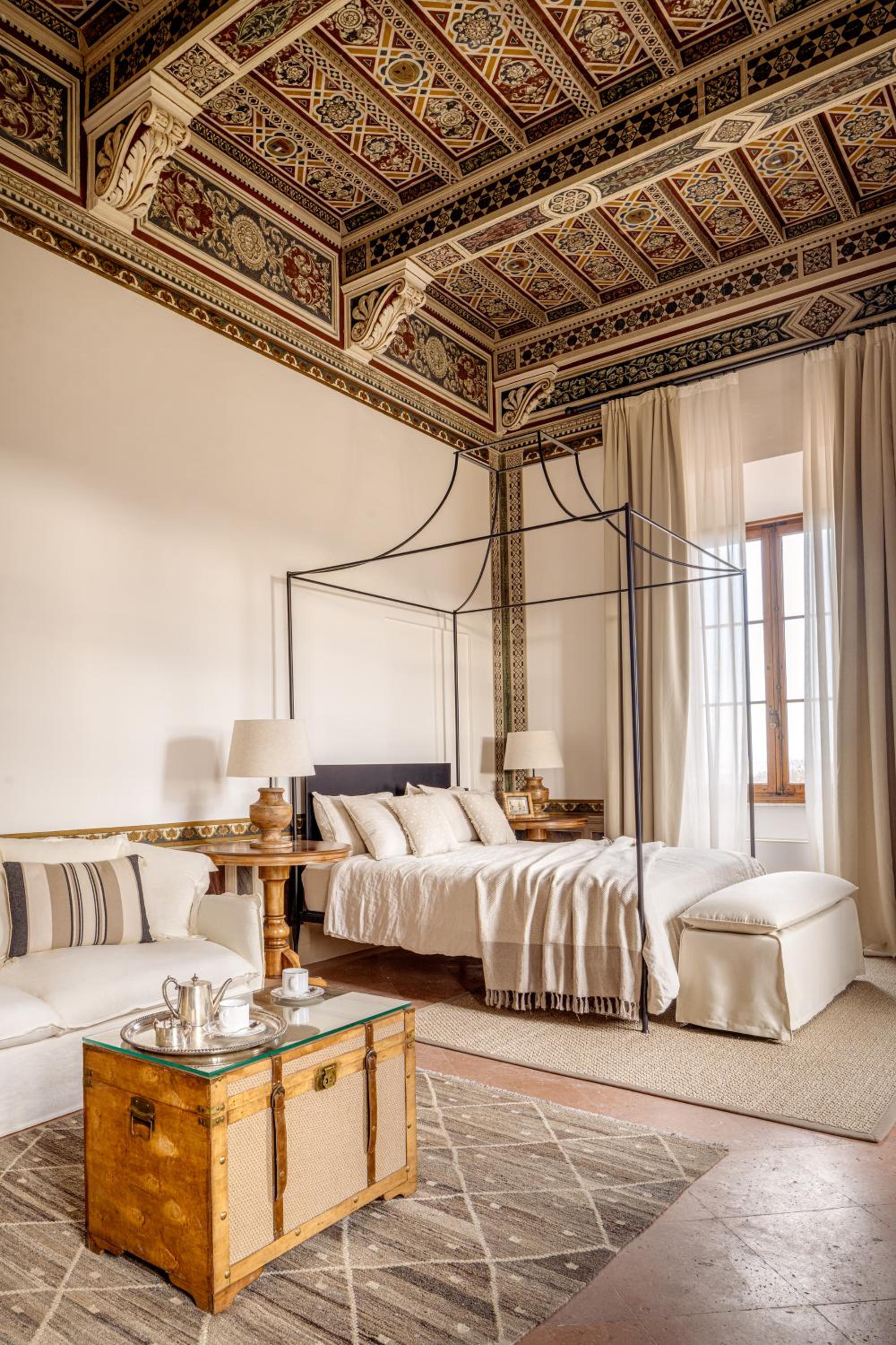Pietro, Master, Suite, Queen Bed, Sofa