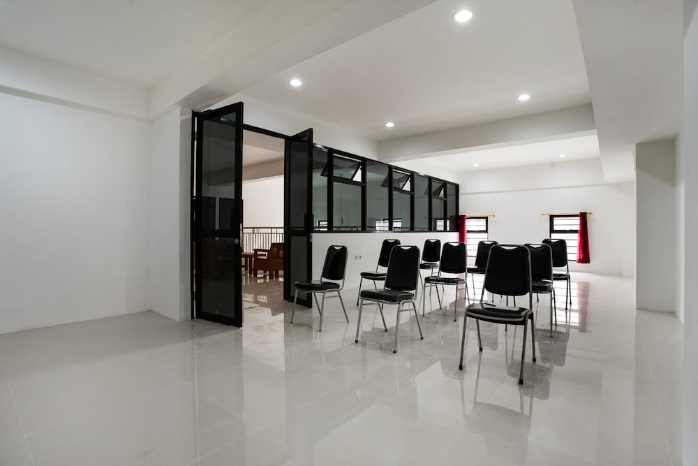 Super OYO Capital O 3463 Cimahi Guest House 12/16