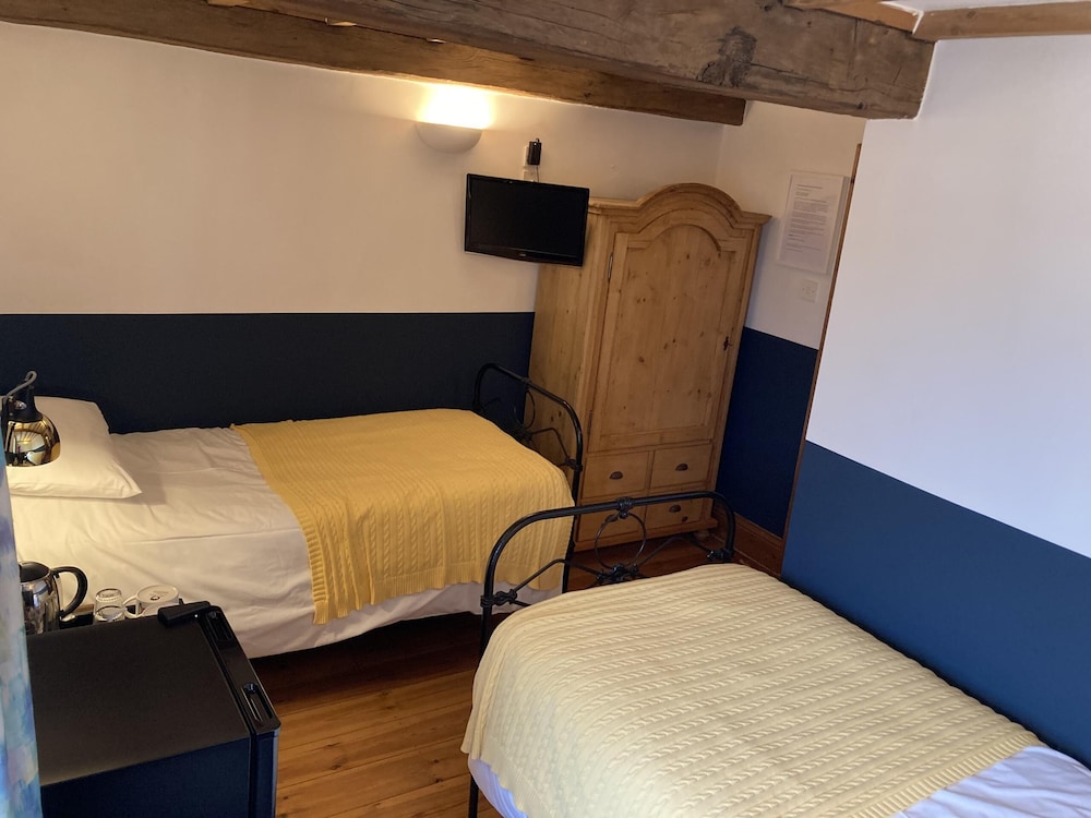 Riverside Bed &amp; Breakfast 6/46