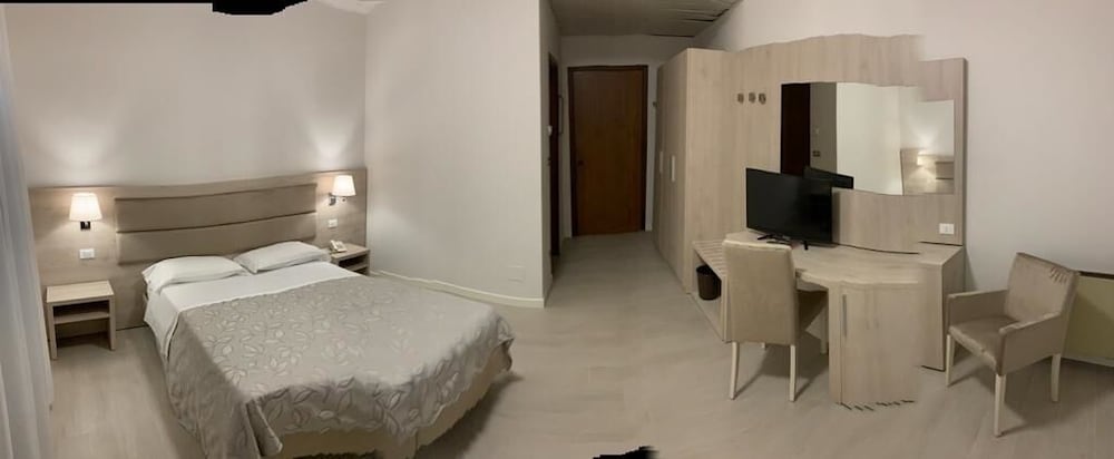 SUPERIOR, DOUBLE OR TWIN BED