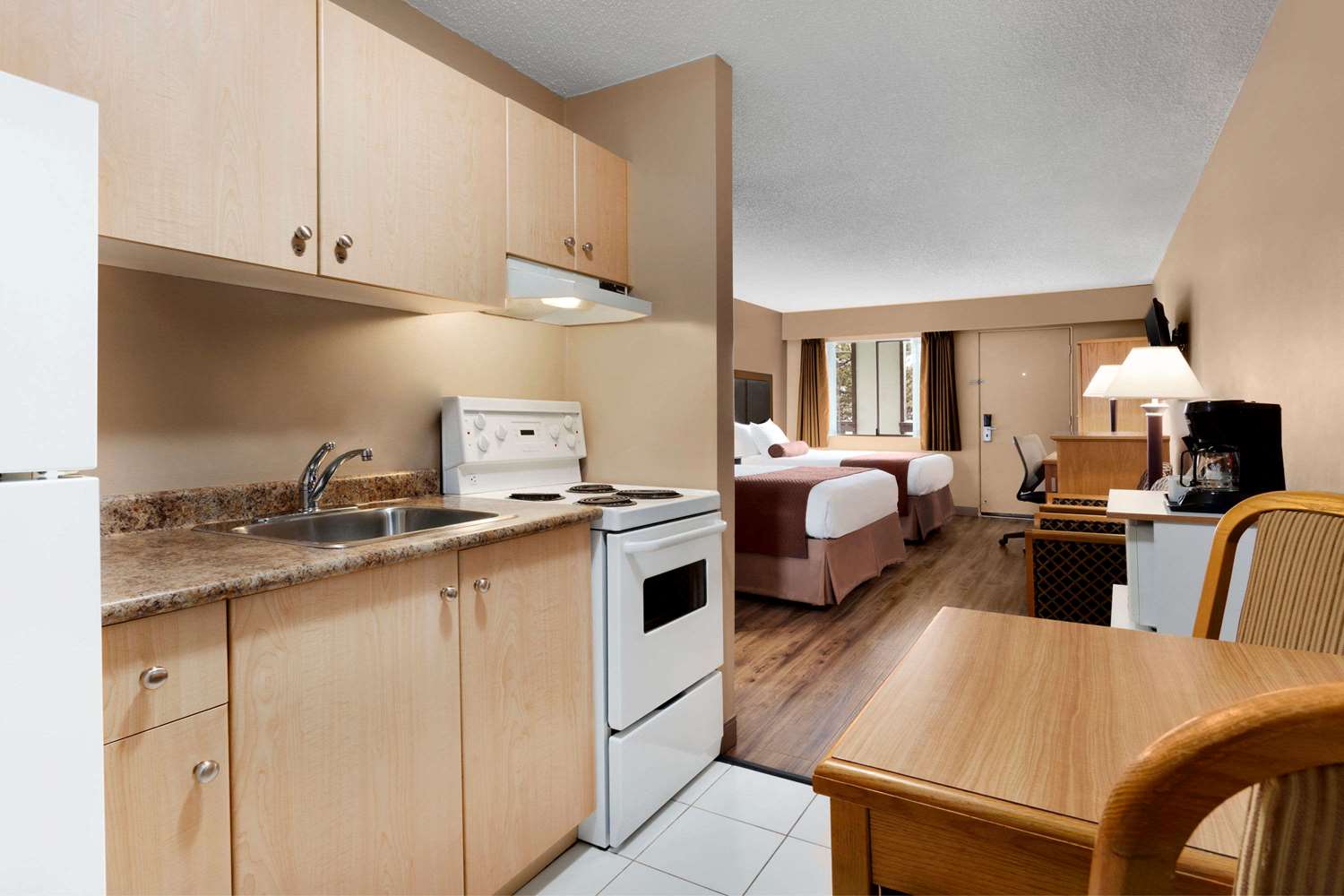 Days Inn By Wyndham Victoria Uptown 62/62