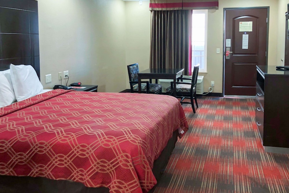Econo Lodge Inn & Suites Escondido Downtown 20/48
