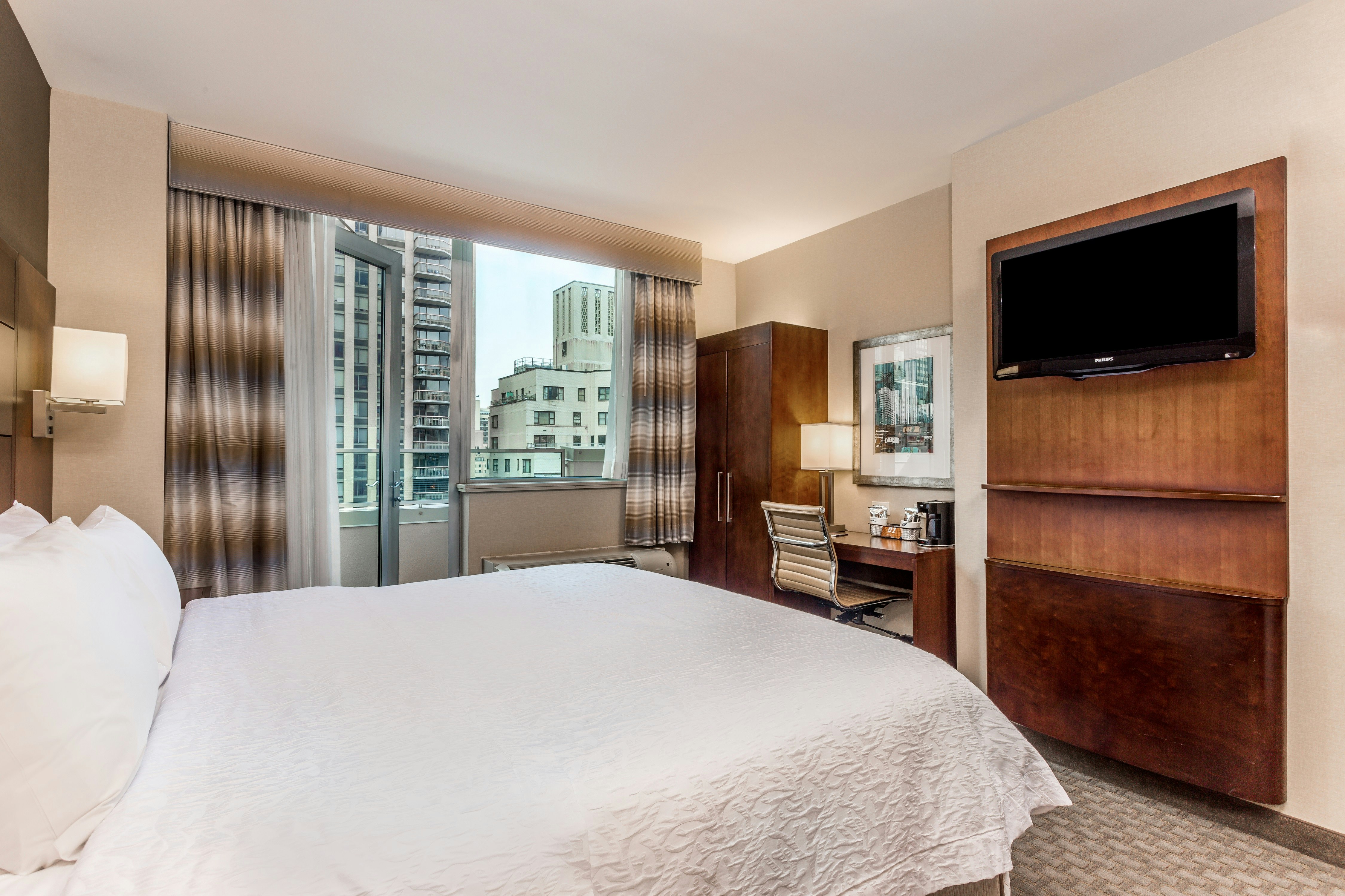 ROOM, KING BED, BALCONY