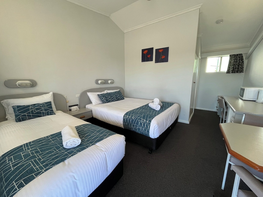 REST POINT MOTOR INN 13/58