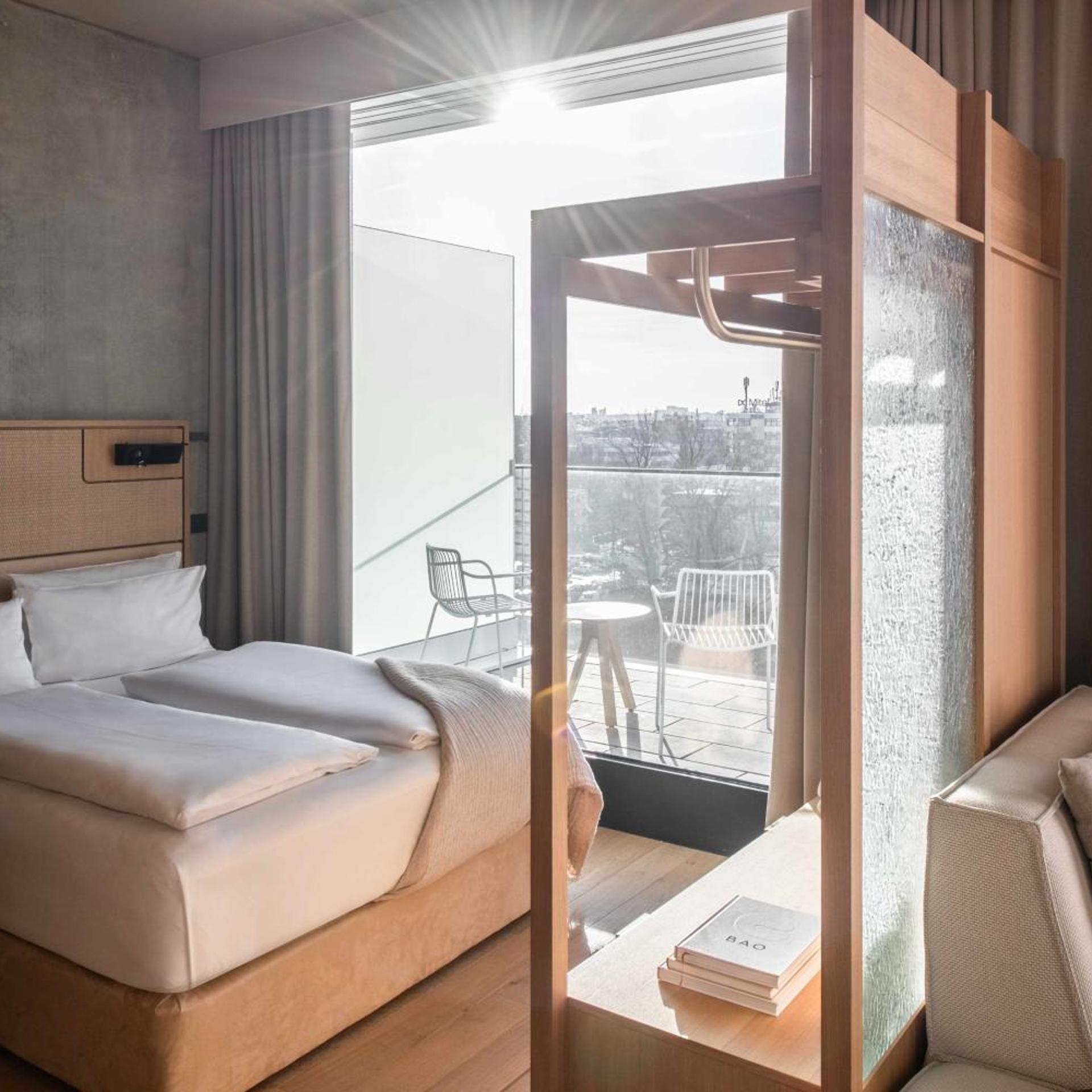Suite, King Bed, River View