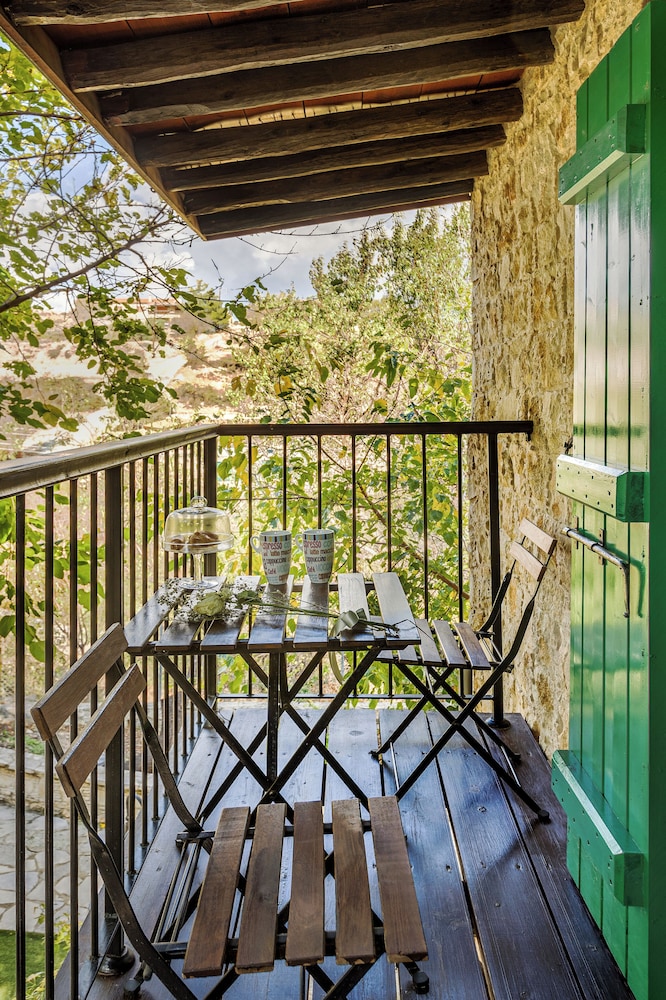 OINOESSA TRADITIONAL BOUTIQUE HOUSES 26/50