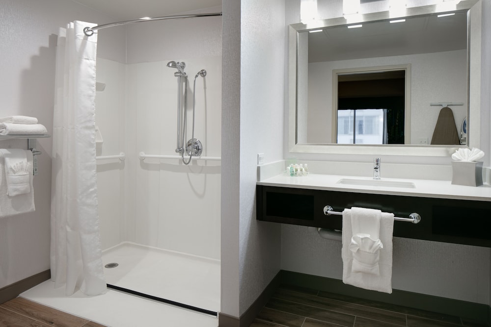 Holiday Inn Hotel And Suites Overland Park West 20/78