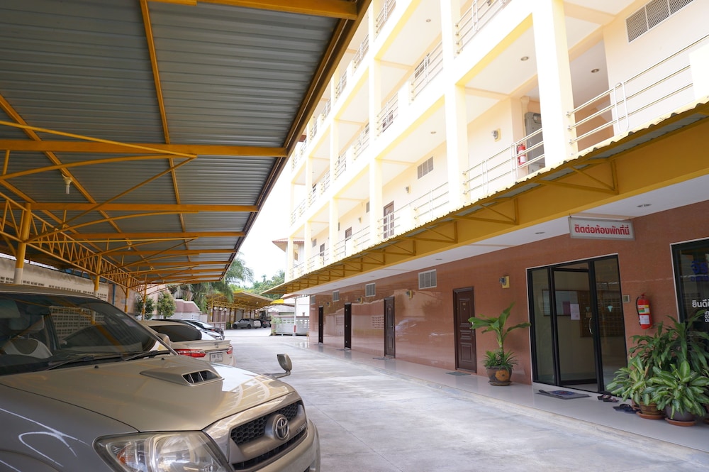 Jirasin Hotel & Apartment 15/24