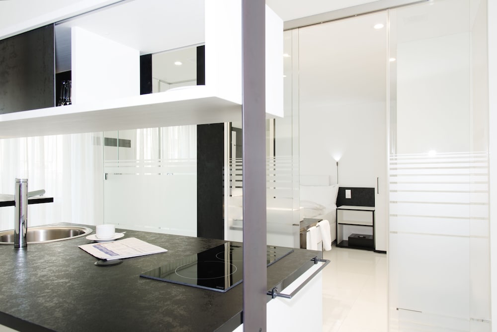 THESSONI HOME ZURICH 23/48
