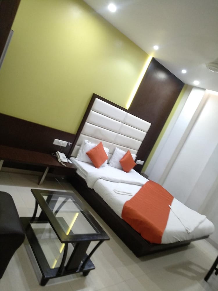 HOTEL ONE UP 44/69