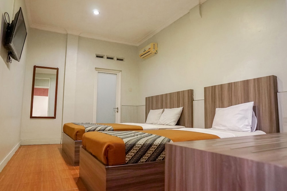 Airlangga Hotel 56/62