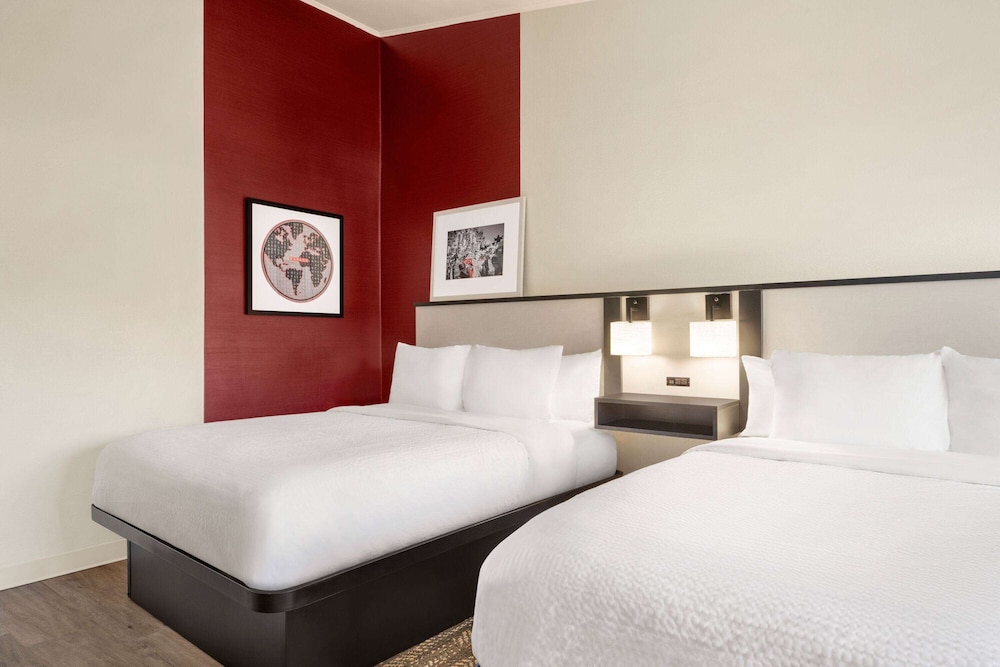 Renovated, Standard, 2 Queen Beds، Ramada by Wyndham Allentown/Bethlehem 2/4