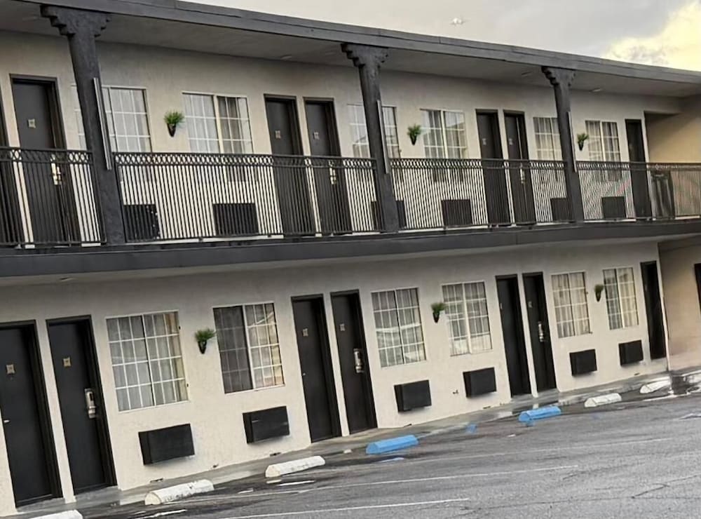 American Inn Suites Lax Airport 6/64