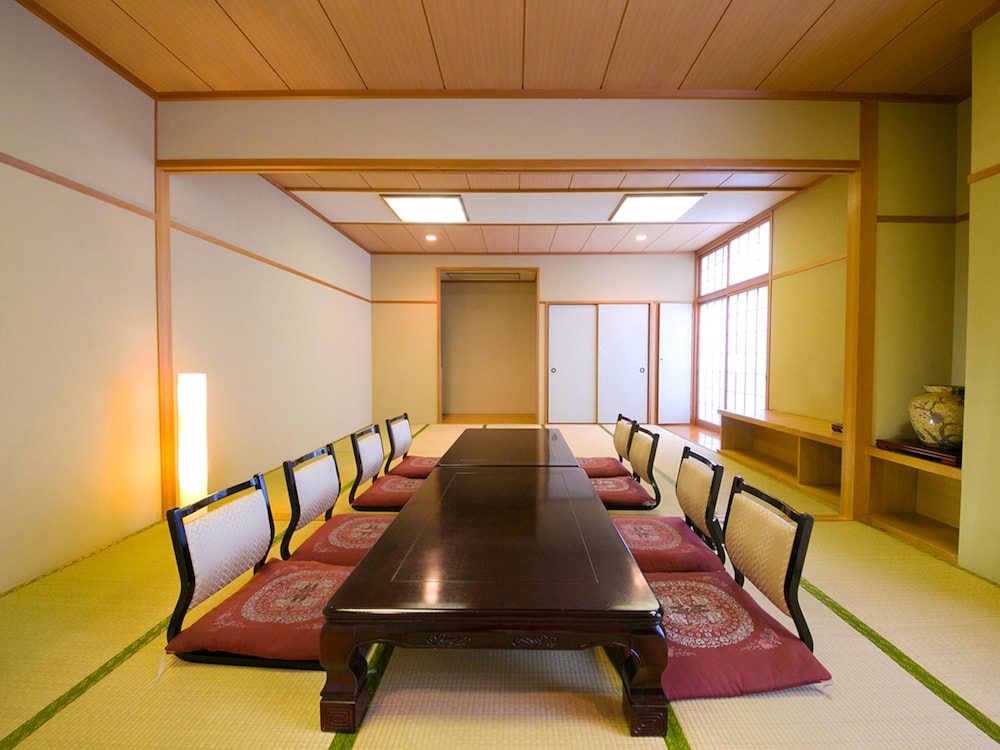 Heiwadai Hotel 5 52/58