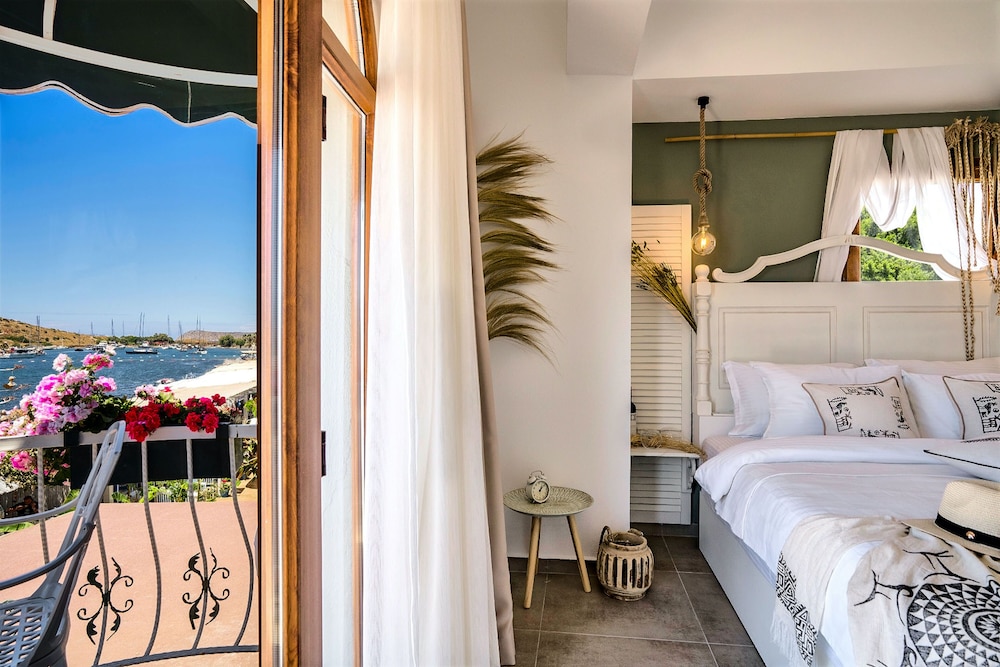 Liman Hotel Gumusluk 50/50