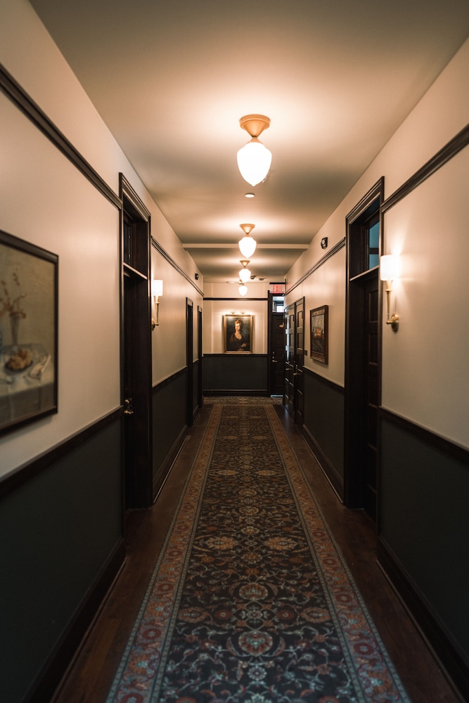 The Avery Hotel 23/25
