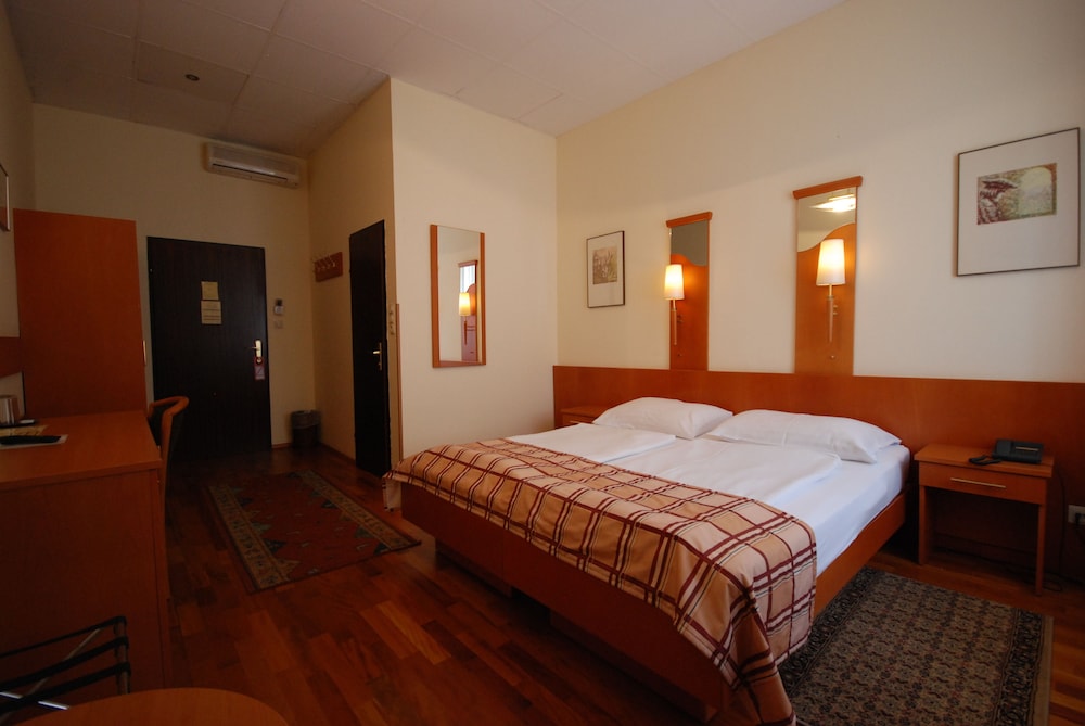 Hotel Continental 10/46