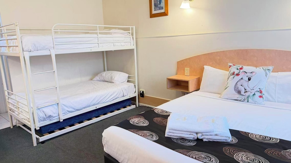 PARKVILLE MOTEL 25/56