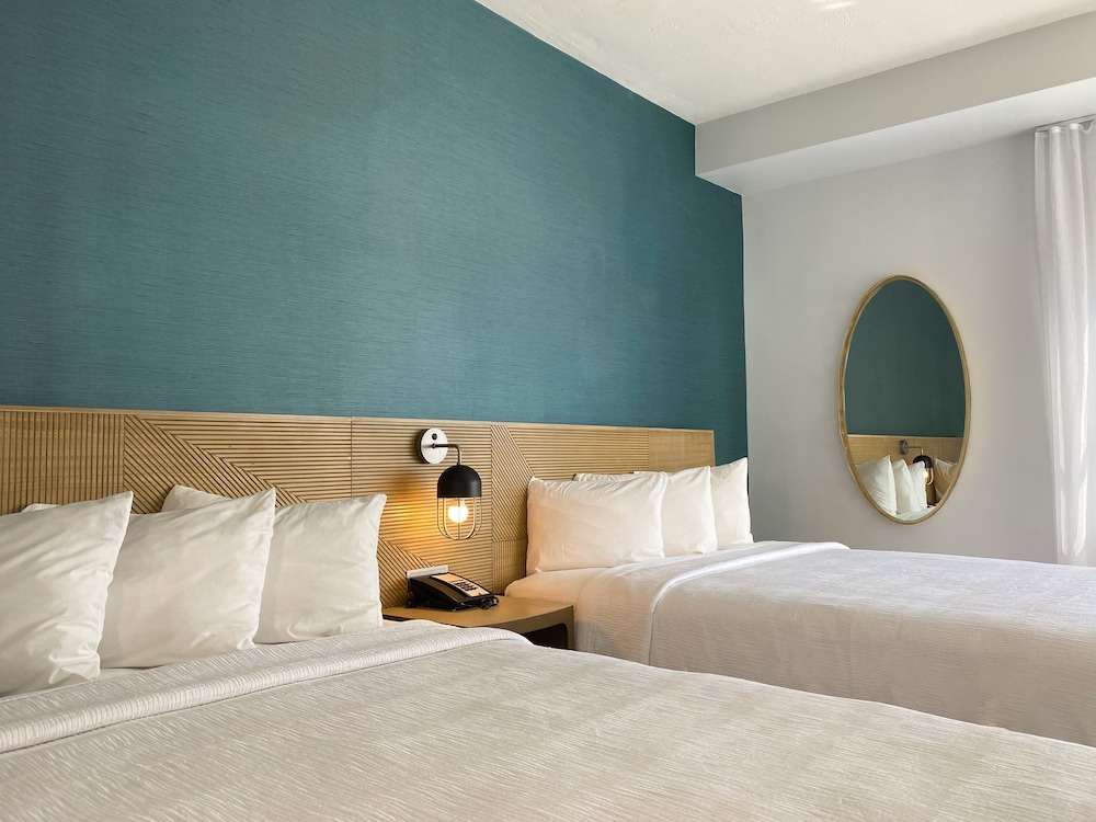 Marseilles Hotel 24/75