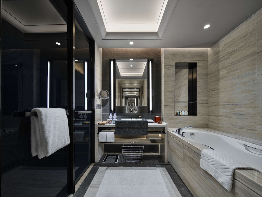 Hilton Shenzhen Shekou Nanhai 47/89