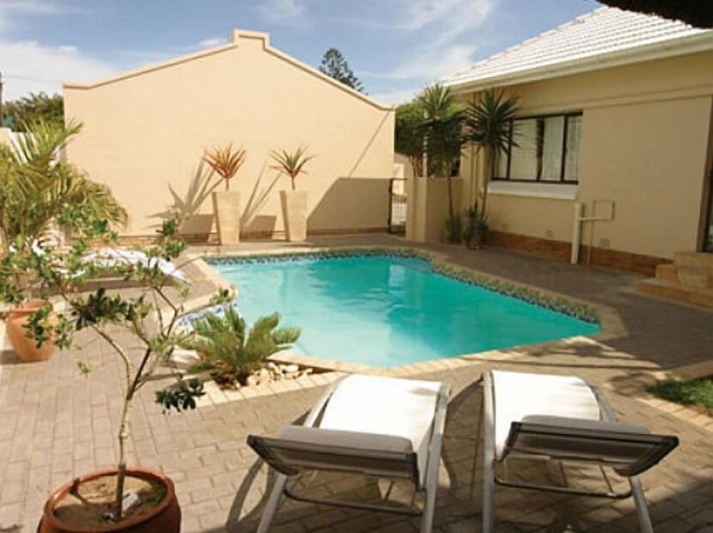 Palm Beach Guesthouse 67/71