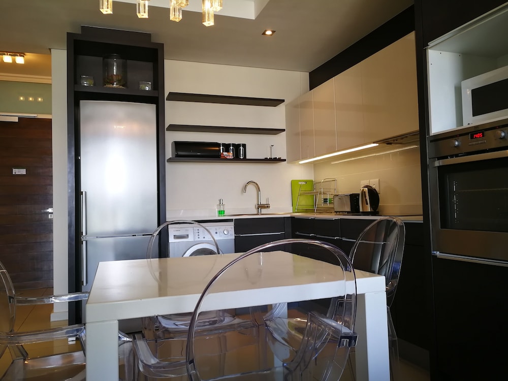The Residences At Crystal Towers 18/46