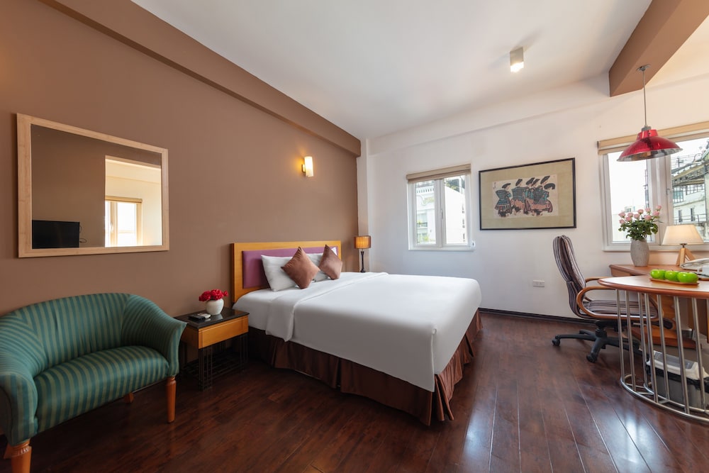 Golden Sun Villa Hotel 30/73