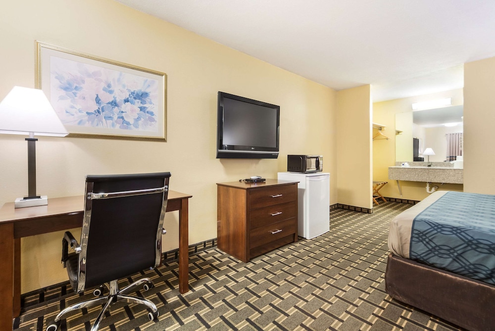 Rodeway Inn Lincoln West - University Area NE 26/42