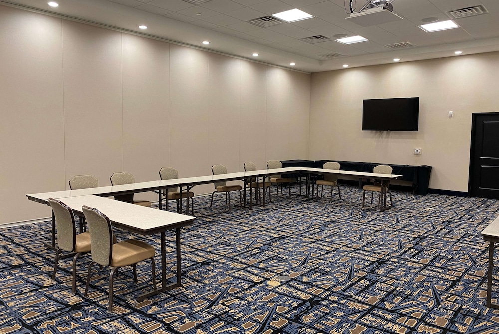 La Quinta Inn and Suites by Wyndham Lubbock Southwest 48/63