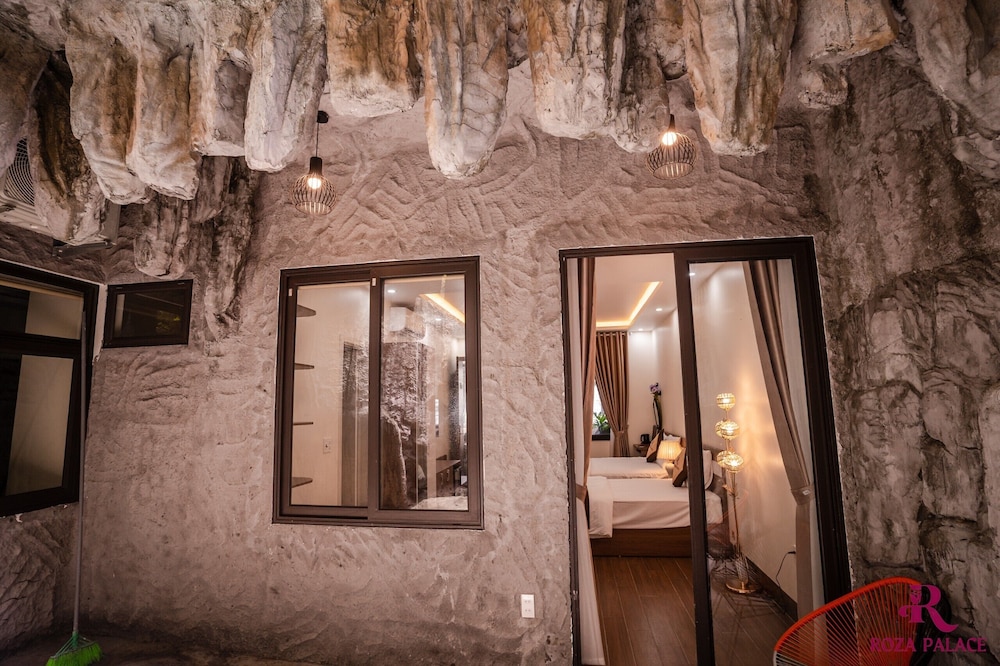 Roza Palace 50/50
