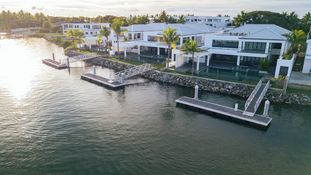 Trilogy Villas 6/86