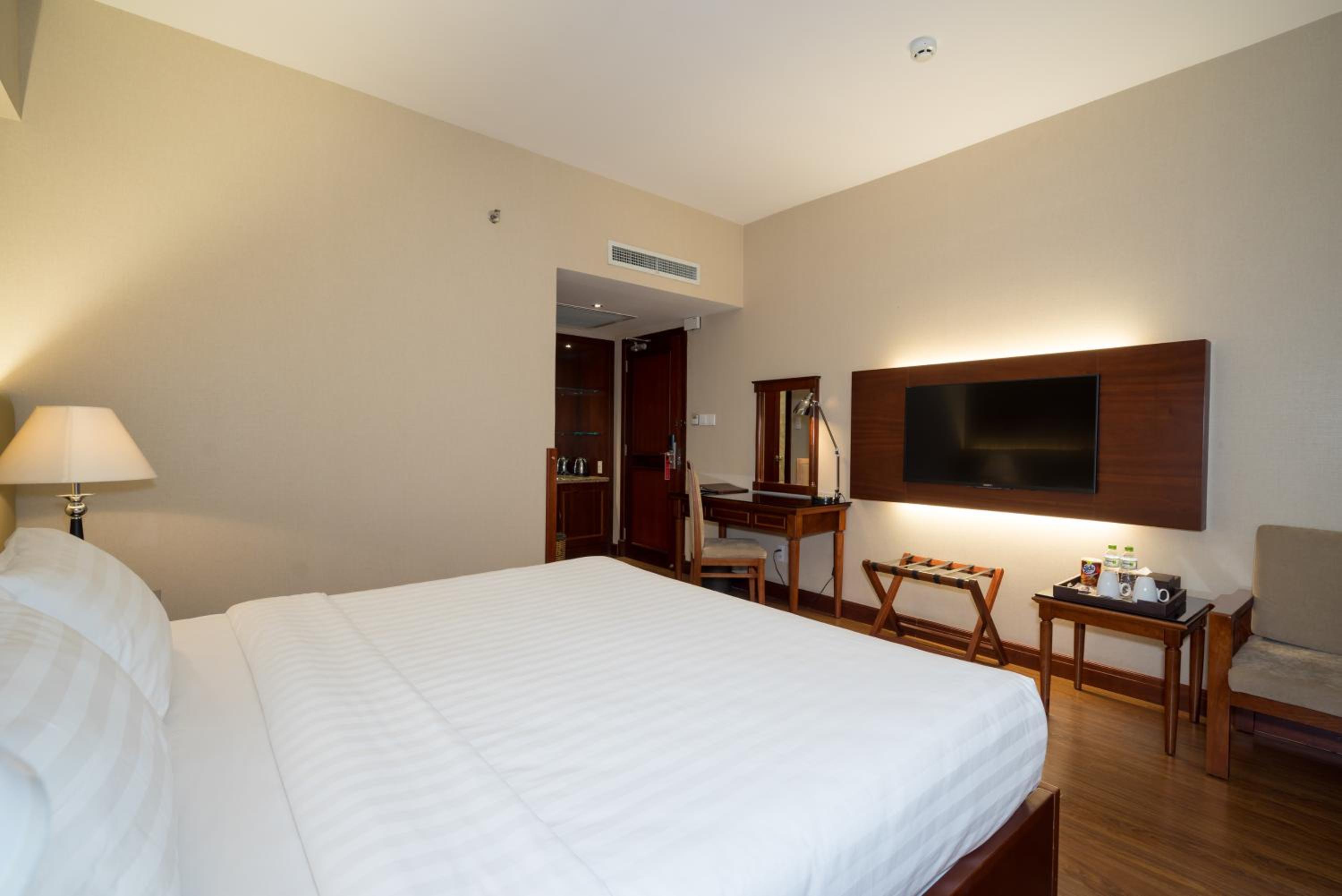 Executive, King Bed