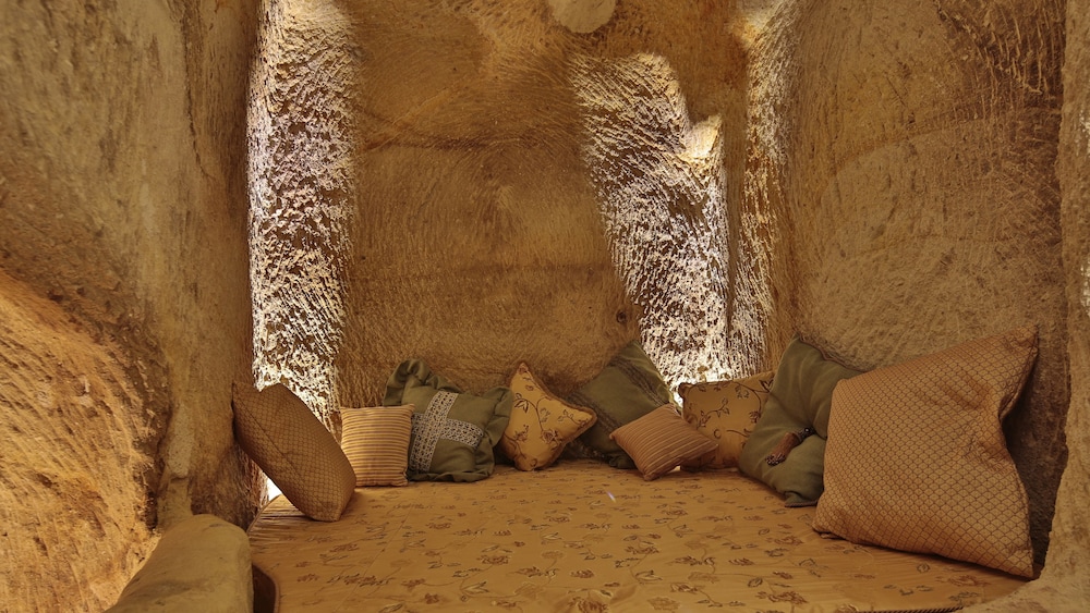 Golden Cave Suites 45/55