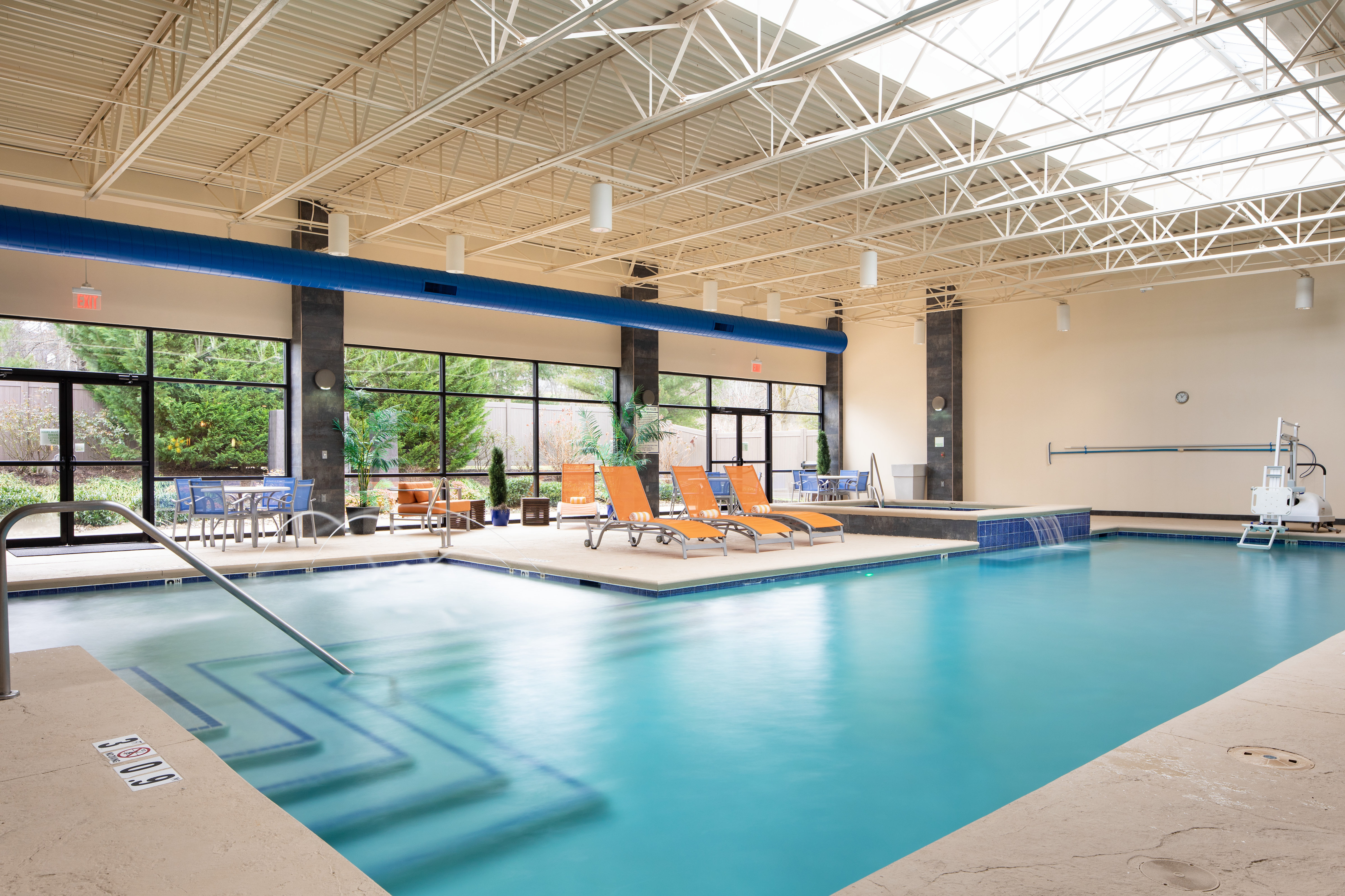 Holiday Inn & Suites Charleston West by IHG 9/32