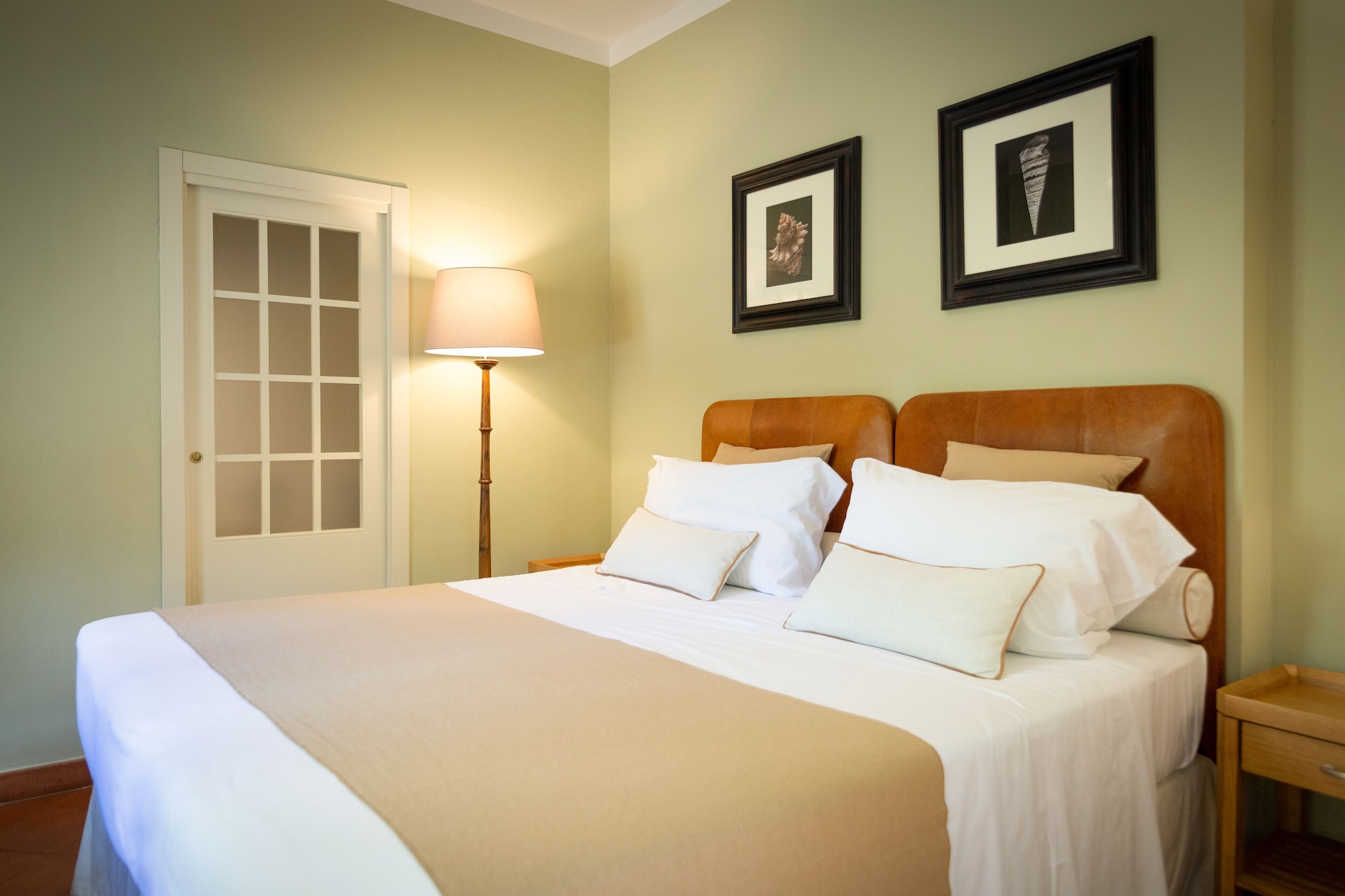 HONEYMOON, KING BED, COURTYARD AREA
