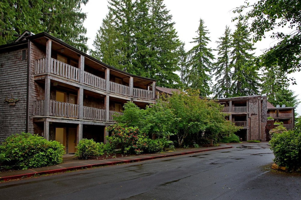 Lake Quinault Lodge 3/50