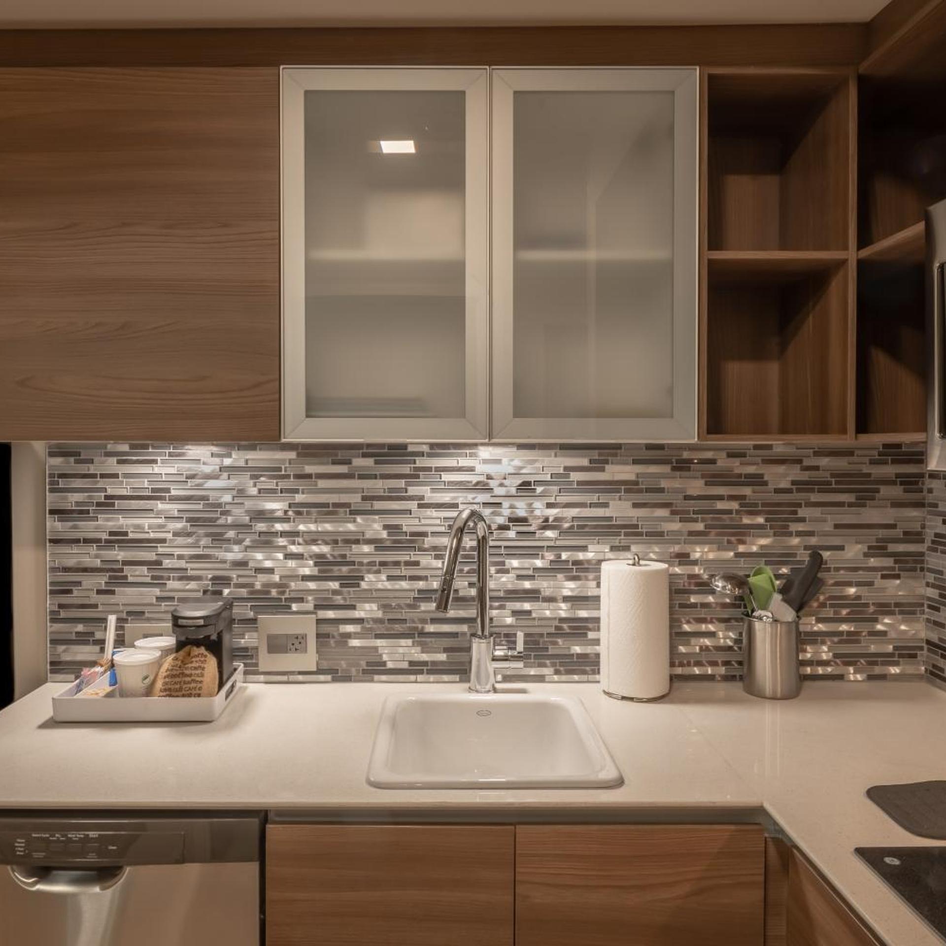 غرفة تنفيذية بسرير كينج مع أريكة، Element Dallas Downtown East 6/7
