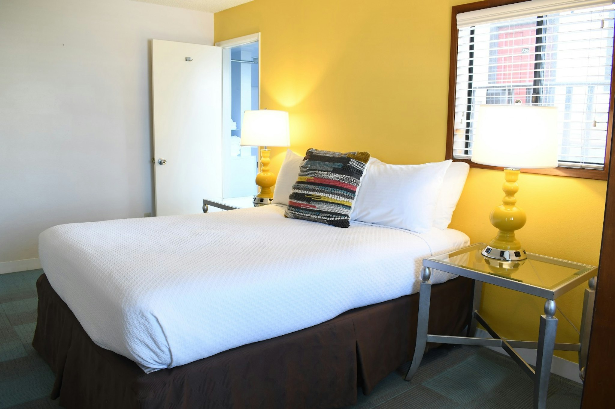 Room, Queen Bed, Partial View, Terrace