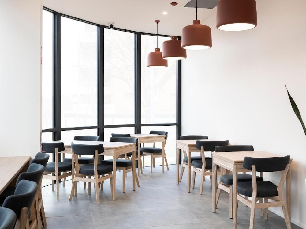 Abode Kingston 30/33