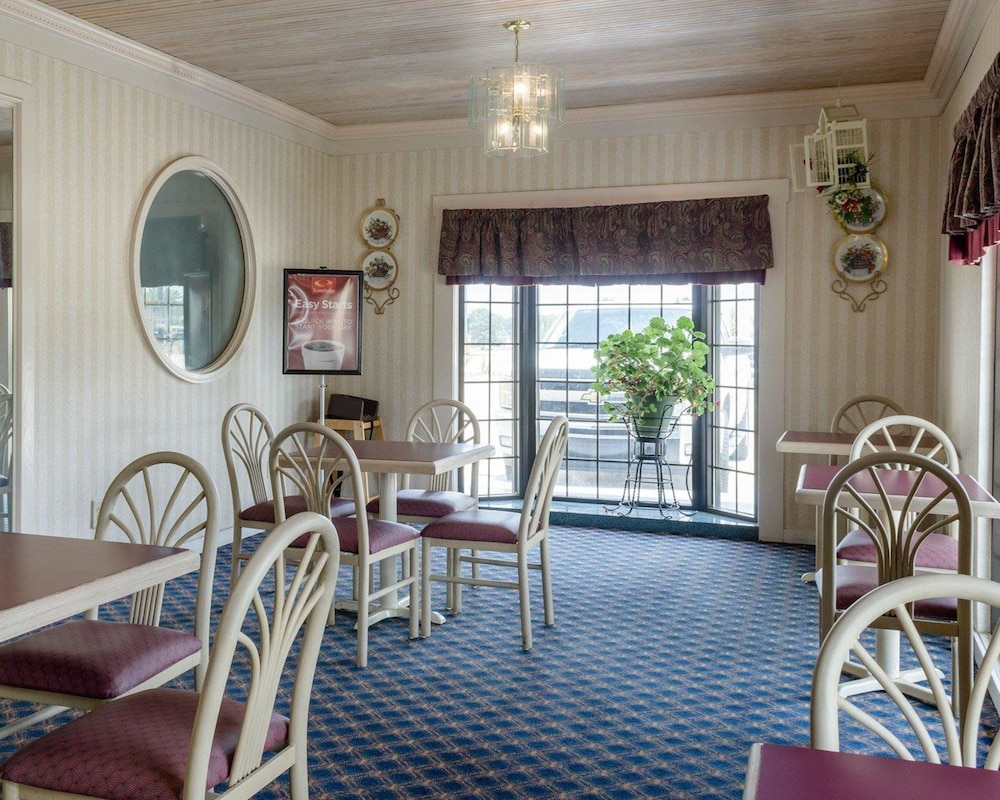 Econo Lodge Inn & Suites Philadelphia MS 63/80