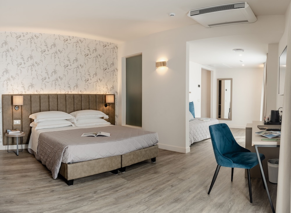 Du Lac Hotel 9/69